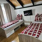 Apartment Paradies 1 *