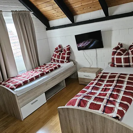 Apartment Paradies 1 *